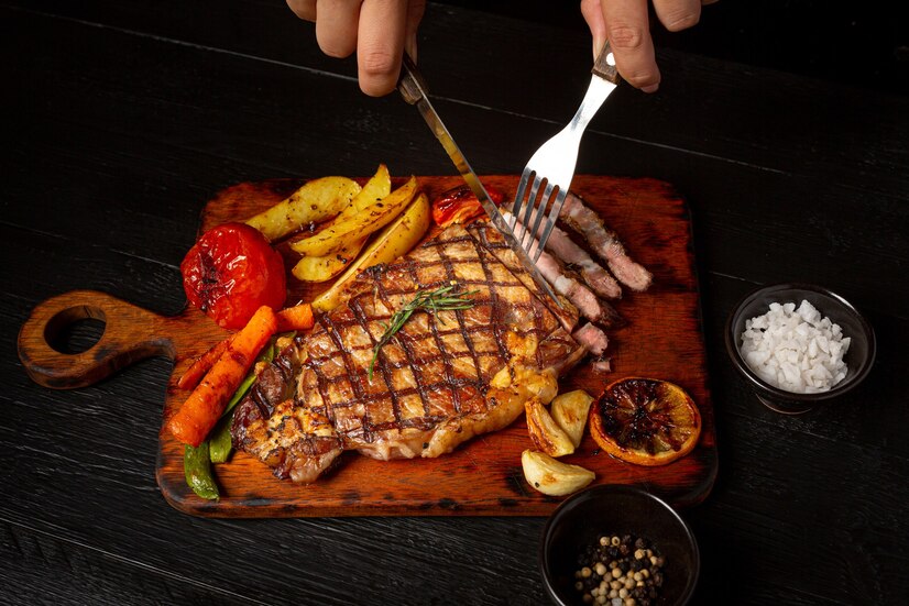 Lo strato di grasso che avvolge la picanha è uno degli elementi che rendono questa carne più gustosa. Sciolto durante la cottura, il grasso dà alla picanha un sapore gustoso e fragrante.