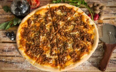 Carne sulla pizza: idee e segreti per pizze carnivore